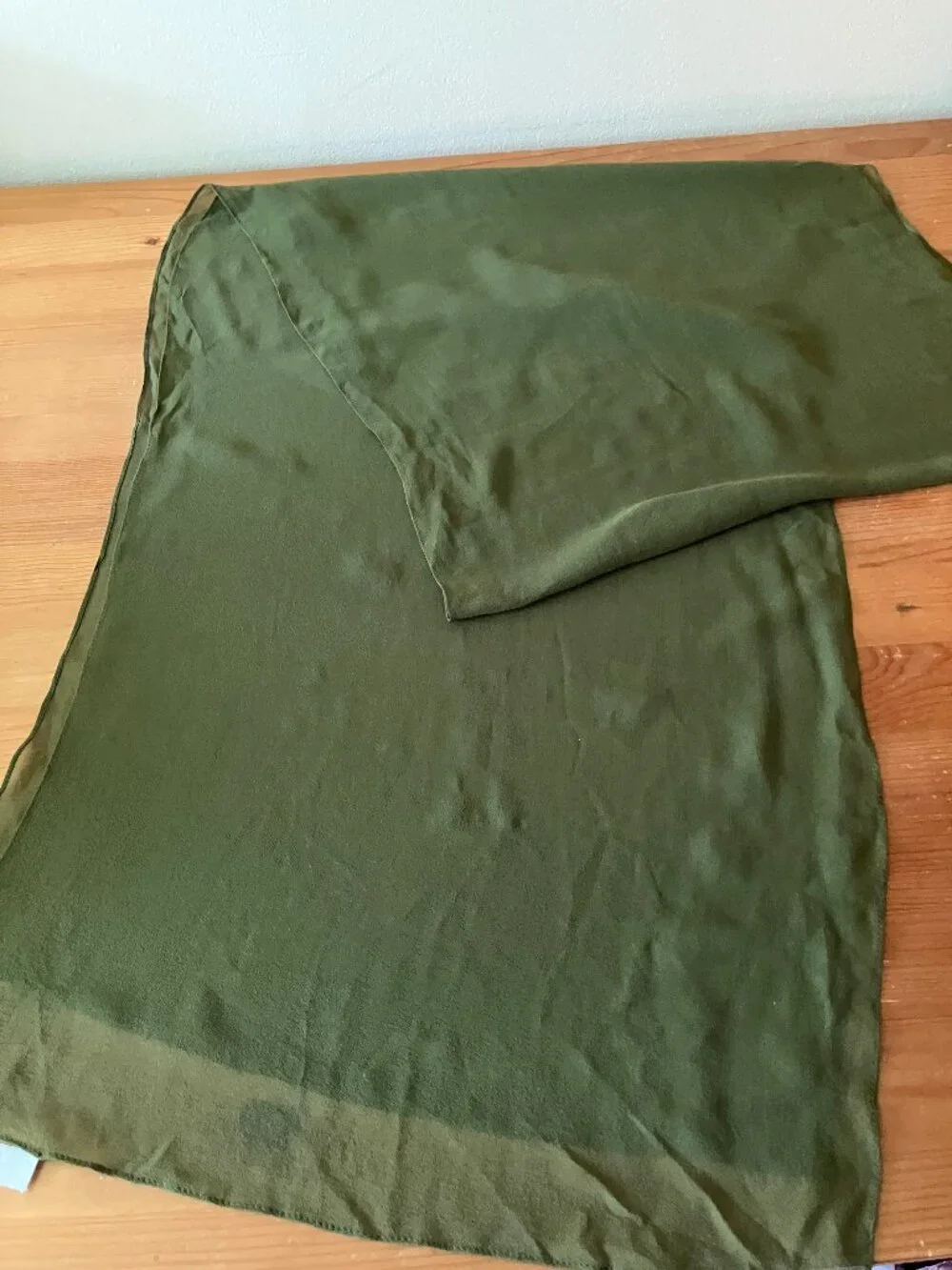 VTG Badgley Mischka  Scarf/Wrap Dark Green color 100% Silk Sz 16,5x80